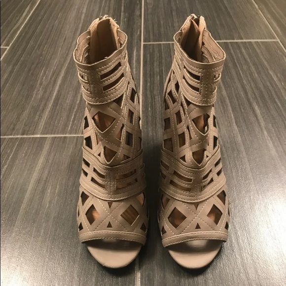 Shoes - Trendy High heels